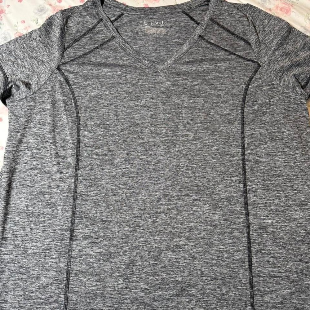 LIVI Active Gray Short Sleeve V-Neck Athletic‎ Tee Size 18/20 Plus 25x28